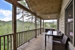 Outdoor dining for 4 On Lake Time